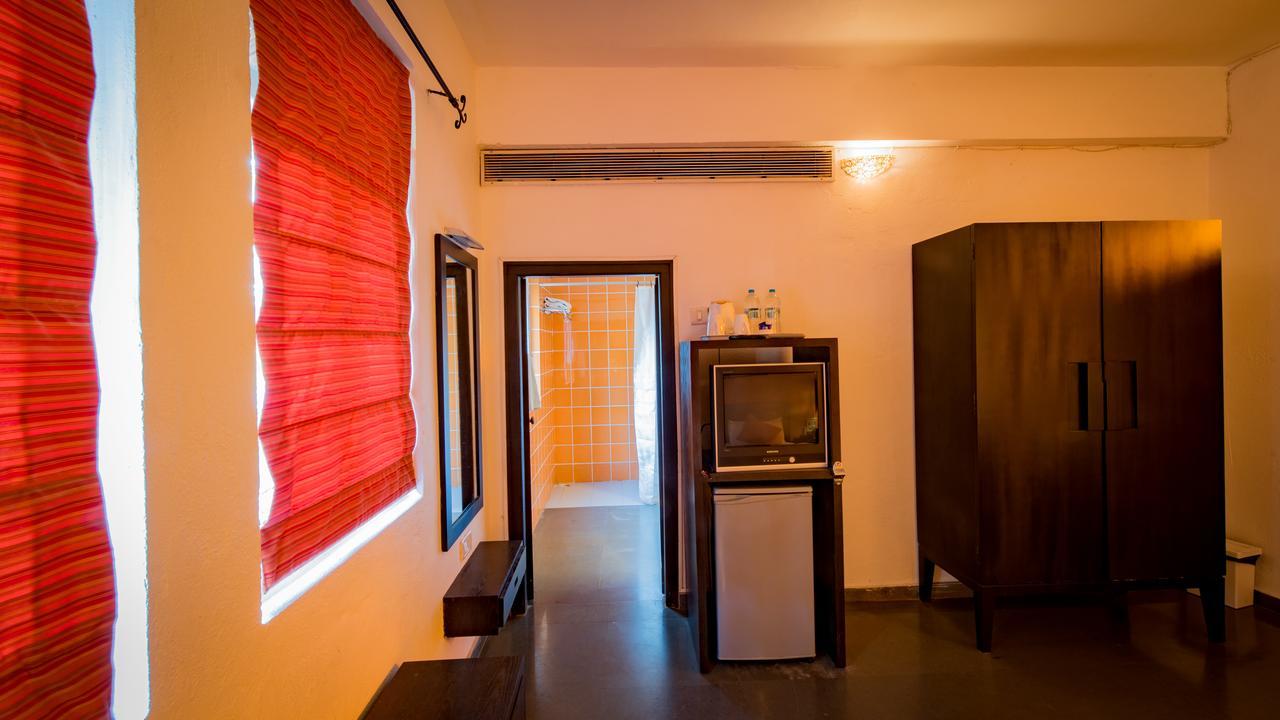 Waters Boutique Hotel By Spectrum Holiday GOA ภายนอก รูปภาพ